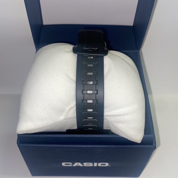 Casio Mens Super Illuminator Sports Watch - Picture 2 of 2